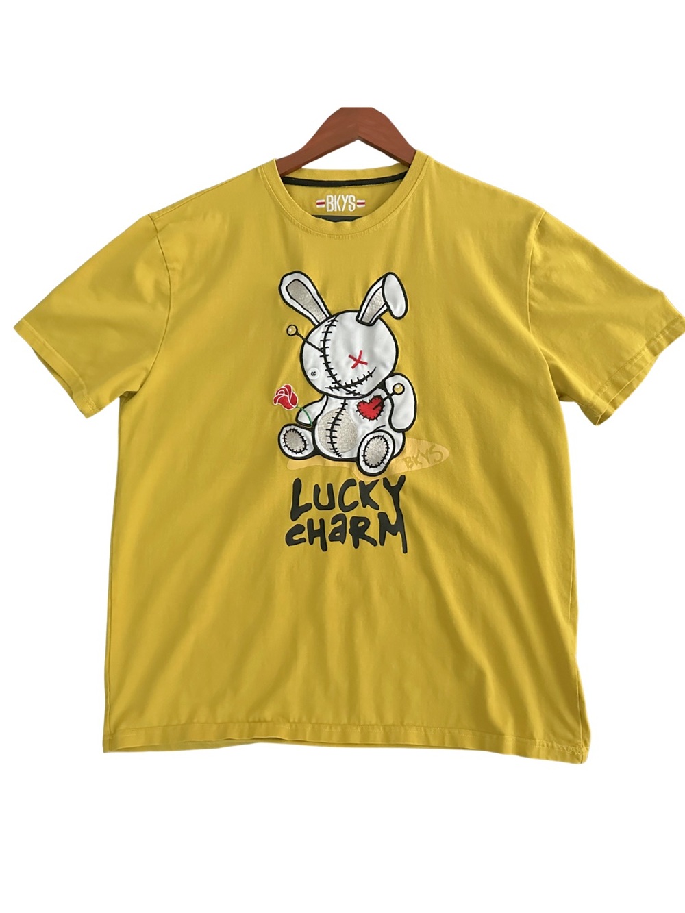 BKYS Men's Yellow 'Lucky Charm' Graphic Short Sleeve Tee